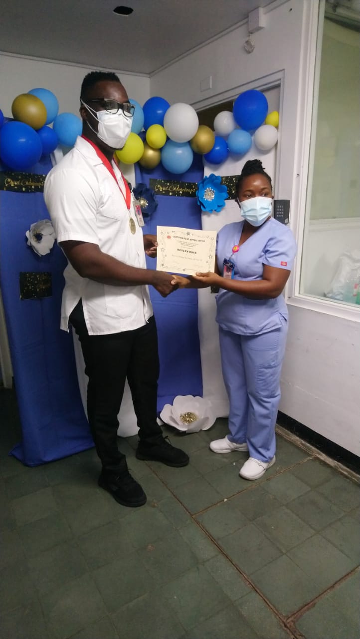 Charge Nurse Levy Baldwin presents Nurse Keylyn Rose with a certificate.